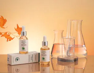 Pharmaform Acne Plus Serum hỗ trợ giảm tình trạng mụn và bã nhờn hăm sóc da mụn hiệu quả.