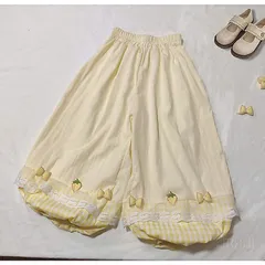 Quần bí dáng rộng kẻ caro phối bèo ren và hình quả dứa dễ thương