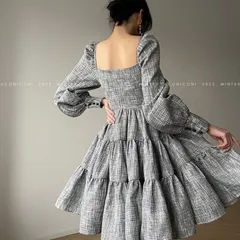 Váy kẻ xanh xòe to công chúa đính đá lấp lánh