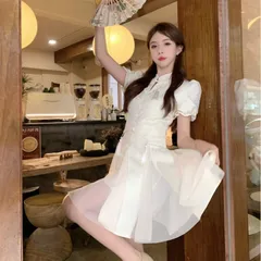 Váy gấm hoa trắng phối voan đính ngọc phong cách cổ trang