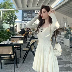 Váy xòe trắng kem dệt vân nổi cổ dây