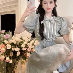 Váy voan xanh xòe cổ tròn yếm ngực hoàng gia.