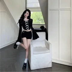 Áo croptop đen mỏng tay loe đan nơ dây ôm body