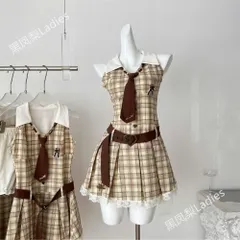 Váy xếp ly sát nách cổ bẻ sơ mi kẻ caro phối thắt lưng và cà vạt nâu