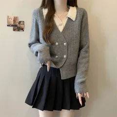 Áo len polo cổ tim đính đá và cúc tiểu thư