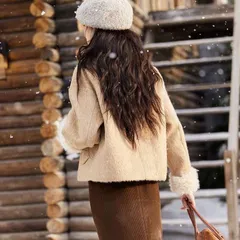 Áo khoác nhung nâu phối cổ lông cừu dáng ngắn phối nút cúc dây nơ khuyu sừng