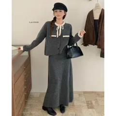Bộ váy len trơn dáng dài và áo đính cúc viền nơ giả túi tiểu thư