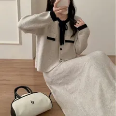 Bộ váy len trơn dáng dài và áo đính cúc viền nơ giả túi tiểu thư