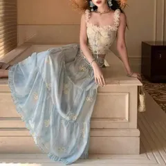 Set Bộ Váy Voan Hoa Xanh Thêu Nổi Và Áo Hai Dây Corset Phối Ren Tay Trễ Vai Bồng Bềnh Đi Biển