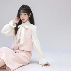 Set đầm dạ dài chấm hồng và áo gile đính cúc ngọc