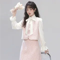 Set đầm dạ dài chấm hồng và áo gile đính cúc ngọc