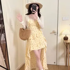 Set bộ váy hai dây hoa nhí xẻ tà đuôi  lệch ngắn dài viền  bèo tiểu thư. Váy hai dây hoa nhí ngọt ngào. (SẴN)