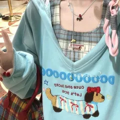 Set bộ hai món áo hoodie khoét cổ V phối yếm đỏ kẻ caro in hình chú cún dễ thương