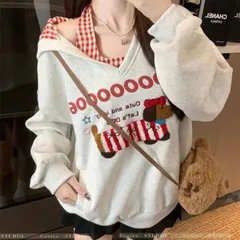 Set bộ hai món áo hoodie khoét cổ V phối yếm đỏ kẻ caro in hình chú cún dễ thương