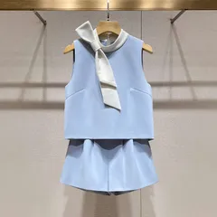 Set đồ nữ công sở áo sát nách phối nơ cổ trắng và quần đùi màu xanh biển sang trọng