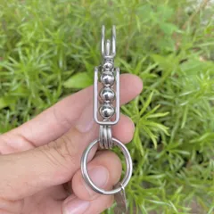 Móc khoá inox 304 1 đường đơn giản phối bi inox tặng kèm cây chọc sim