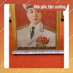 Khung kèm ảnh Bác Giáp (30x40cm) CÓ HOẢ TỐC