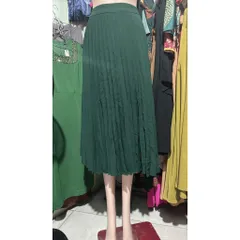 CHÂN VÁY XẾP LY mau xanh lá chất vải tuyết mưa dày dặn dập ly midi công sở ! Giá 280k  Hàng có sẵn giao ngay M