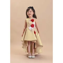Đầm đuôi tôm đính hoa nổi cho bé được may bằng chất liệu vải phi cao cấp