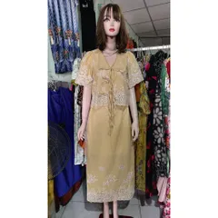 Set ren thêu hoa văn có thể mặc đi du lịch đi biển siêu đẹp + áo crop cổ v hàng dây buộc nơ + chân váy dài