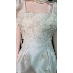 Đầm thiết kế đính kết thủ công, có sẵn mút ngực Hàng có sẵn giao ngay S, eo dưới 62cm Màu kem Hàng đẹp Có sẵn lót quần