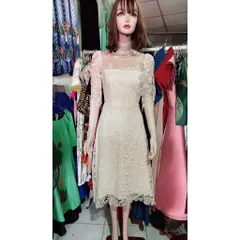 Đầm ren nổi siêu đẹp Màu kem Size S, eo dưới 68cm mặc đẹp, đúp lót 2 lớp Giá 390k Đầm dài 112cm