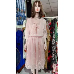 Set ren thêu hoa văn có thể mặc đi du lịch đi biển siêu đẹp + áo crop cổ v hàng dây buộc nơ + chân váy dài 90cm