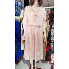 Set ren thêu hoa văn có thể mặc đi du lịch đi biển siêu đẹp + áo crop cổ v hàng dây buộc nơ + chân váy dài 90cm