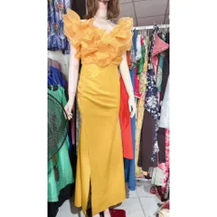 Đầm dạ hội  sẻ tà tạo kiểu cách điệu ở ngực, có sẵn mút ngực, có thể mặc được 2 kiểu : lên vai và trễ vai đều đẹp