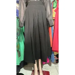 Chân váy dáng dài xếp ly vải tuyết mưa  có size SMLXL, eo dưới 82cm mặc đẹp, form tôn dáng  Màu đen Giá 290k/ chân váy