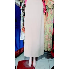 Chân Váy bút chì dài 100cm chất Vitex hàng cao cấp hàng 2 lớp dày đẹp Màu kem Giá 320k Size S, eo dươi 69cm mặc đẹp