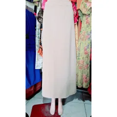 Chân Váy bút chì dài 100cm chất Vitex hàng cao cấp hàng 2 lớp dày đẹp Màu kem Giá 320k Size S, eo dươi 69cm mặc đẹp
