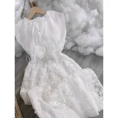 Đầm ren trắng cổ voan   ▪️ Màu trắng  ▪️ Freesize  ▪️ Chất ren có đúp lót dày dặn không lộ , không mỏng  Giá 330k