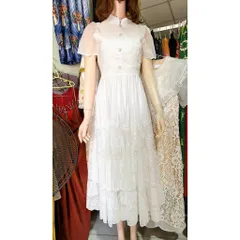 Đầm tơ phối ren cổ trụ hoạ tiết hoa hồ điệp tiểu thư Hàng có sẵn giao ngay,giá 460k, người ta đang bán 1tr5 Màu trắng