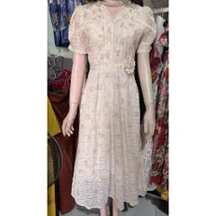 Đầm hoa nhí  eo bèo đính hoa Chất liệu ren thêu boy nổi siêu đẹp Size SM, eo dưới 74cm mặc đẹp Giá 390k