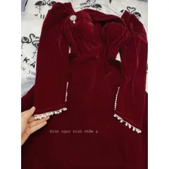 ĐẦM NHUNG ĐỎ MIDI TAY DÀI KÈM TAG Một chiếc đầm midi màu đỏ che khuyết điểm cho nàng tự tin thả dáng 😍, có sẵn mút ngực