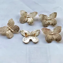 Cài áo bướm vàng + ghim cài áo + tag cài Ghim cài áo hình bướm hồ điệp kẻ vân sần chất liệu đồng bền đẹp Hàng có sẵn