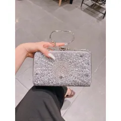 Túi cầm tay ngọc nhân tao đính lấp lánh kèm dây xích đeo chéo sang chảnh Hàng có sẵn giao ngay Có màu vàng + trắng + đ