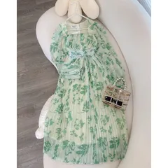 Không cần làm hoa rực rỡ nổi bật Em chỉ cần làm lá để lặng lẽ xanh  Đầm maxi hoa dập ly Chất vải