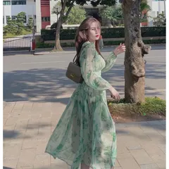 Không cần làm hoa rực rỡ nổi bật Em chỉ cần làm lá để lặng lẽ xanh  Đầm maxi hoa dập ly Chất vải