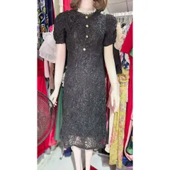 Đầm ren nổi màu đen, đúp lót 2 lớp,hàng như hình  Giá 390k Hàng có sẵn giao ngay Hàng đường may đẹp, kỹ, đúng mô tả.