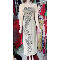 Áo dài đính kết và thêu vẽ thủ công nữ may sẵn thiết kế truyền thống đẹp cách tân nền màu kem mềm mại, co giãn nhẹ