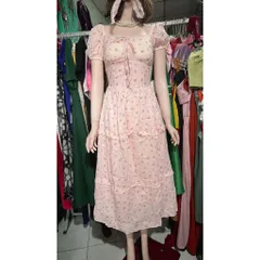 Đầm thô họa tiết hoa nhí, cổ vuông phối ren Có sẵn mút ngực Size S, eo dưới 70cm Giá 290k, người ta đang bán gần 4xx