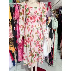 Đầm hoa Cổ vuông,tay dài  Hoa 3D Tơ Óng chiffon đúp lót 2 lớp Tinh Tế Haàng có sẵn giao ngay Phía sau bo chun co giãn
