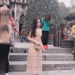 Đầm ren màu cam sữa dáng dài Hàng có sẵn giao ngay Size SM, eo dưới 72 cm mặc đẹp Giá 290k Đúp lót 2 lớp, chất liệu ren