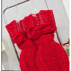 Chạy đâu cho khỏi mưa rào Chạy đâu cho khỏi sa vào tim em Đầm ren đỏ nơ ngực  độc đáo mới lạ - đầy hiện đại