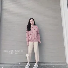 Áo len lông thỏ mềm mịn hình môi siêu yêu ạ, chất sờ mướt lắm nhé. Hàng loại 1 lên phom chuẩn, dày dặn, dễ kết hợp