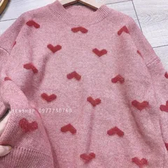 Áo len lông thỏ mềm mịn hình môi siêu yêu ạ, chất sờ mướt lắm nhé. Hàng loại 1 lên phom chuẩn, dày dặn, dễ kết hợp