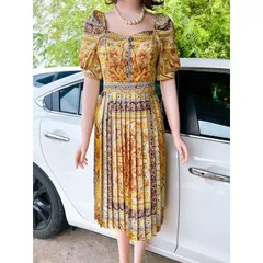 Váy dập ly cổ vuông hoạ tiết sang trọng Giá 400k Hàng có sẵn giao ngay S