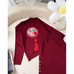 Set đỏ thêu như hình GỒm áo + chân váy Giá 290k set Hang có sẵn giao ngay